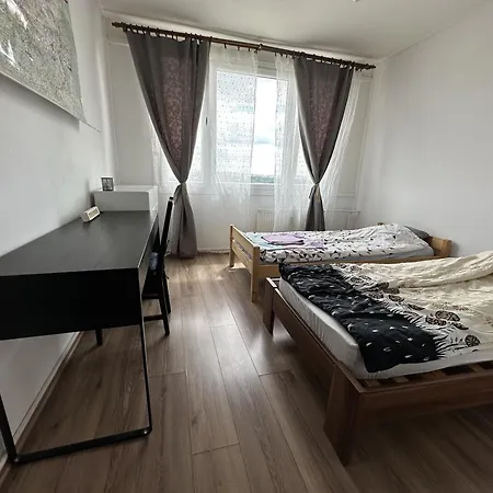 2 Bedroom, 10 Mins From Center, Floor, Balcony With View, High-speed Internet, Coffee 布拉格