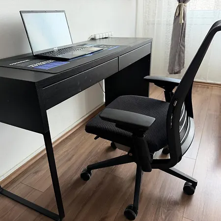 Jungle Style 2 Lockable Bedrooms, 10 Mins To Center, Floor Balcony With View, King-size Bed, High Speed Internet, Coffee Apartament Praga