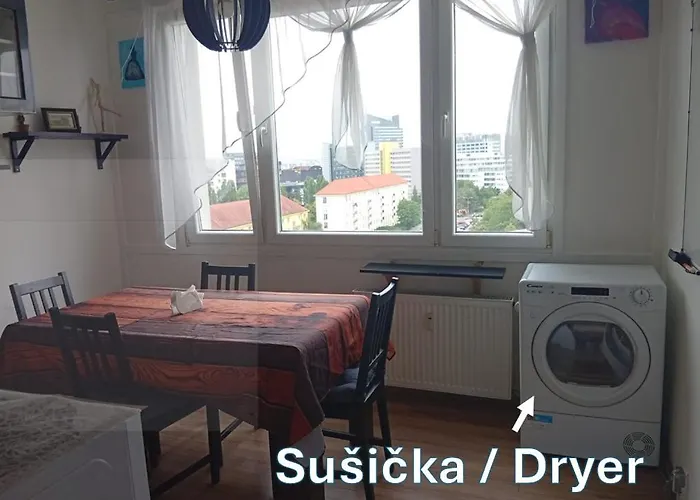 Jungle Style 2 Lockable Bedrooms, 10 Mins To Center, Floor Balcony With View, King-size Bed, High Speed Internet, Coffee