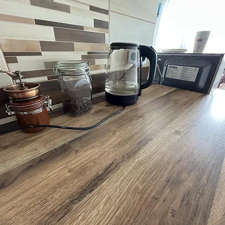 Apartman Jungle Style 2 Lockable Bedrooms, 10 Mins To Center, Floor Balcony With View, King-size Bed, High Speed Internet, Coffee Prága