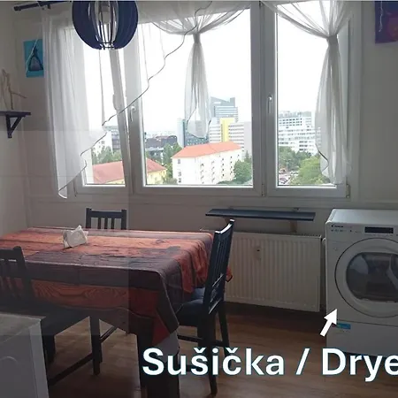 Jungle Style 2 Lockable Bedrooms, 10 Mins To Center, Floor Balcony With View, King-size Bed, High Speed Internet, Coffee